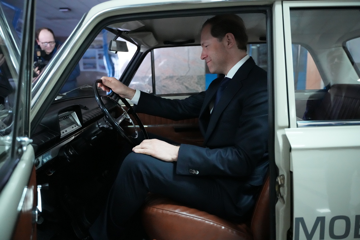 АВТОВАЗ ПОЗДРАВЛЯЕТ Д. В. МАНТУРОВА С ЮБИЛЕЕМ!