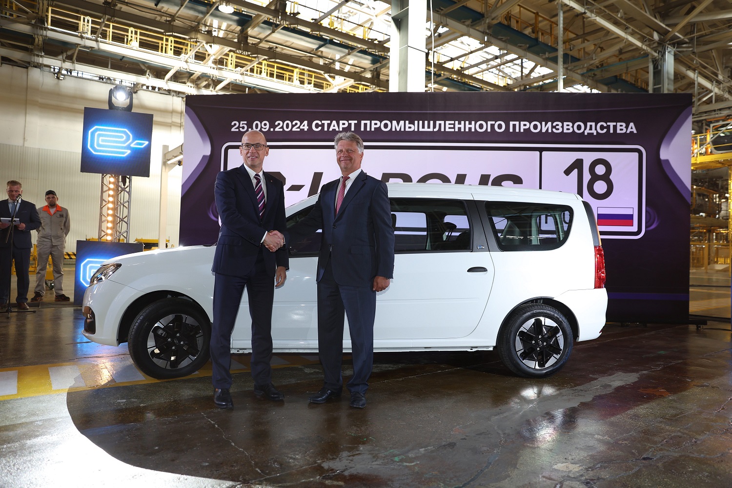 Электромобиль LADA E-LARGUS встал на конвейер
