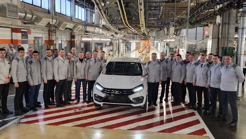 НА АВТОВАЗЕ СОБРАНА ПЕРВАЯ ТЕСТОВАЯ LADA VESTA NG