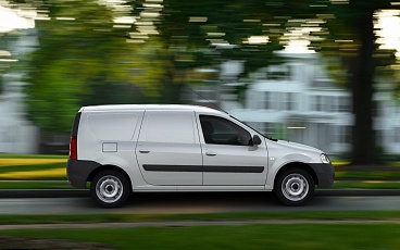 LADA Largus фургон CNG в движении