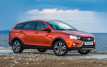 LADA Vesta SW Cross вид правого борта спереди справа